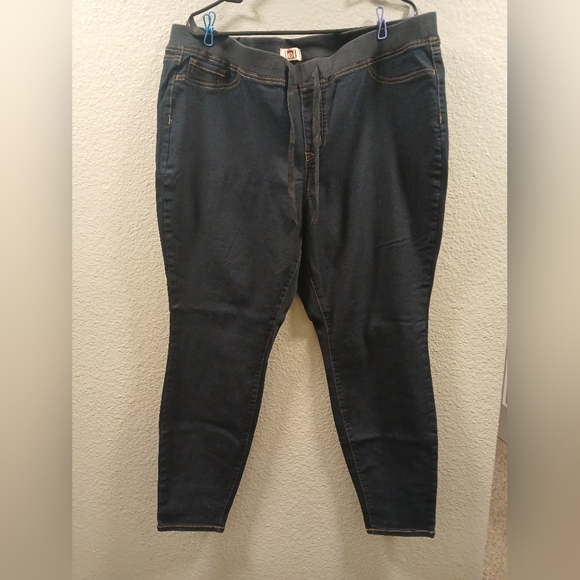 L.E.I Juniors Plus Size Dark Blue Jeans - Picture 1 of 3